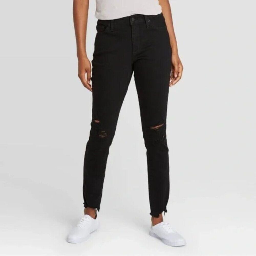 Universal Thread Black Mid-Rise Distressed Skinny Jeans Frayed Hem Size 8 / 29 R